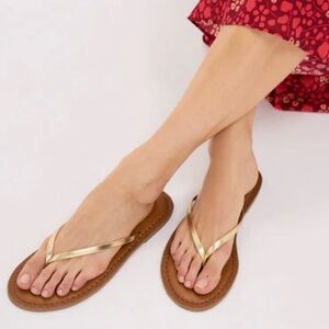 Vineyard Vines Sandals 6 Thong Gold Flip Flops Summer Beach Leather Skinny Strap